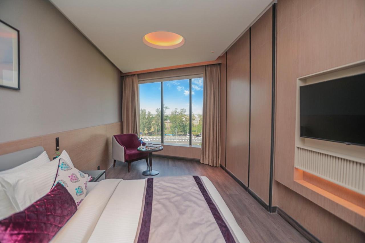 Regenta Place Verka Amritsar Eksteriør billede
